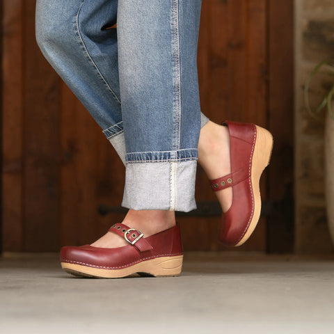Wide XP 2.0 Mary Jane Clog Red