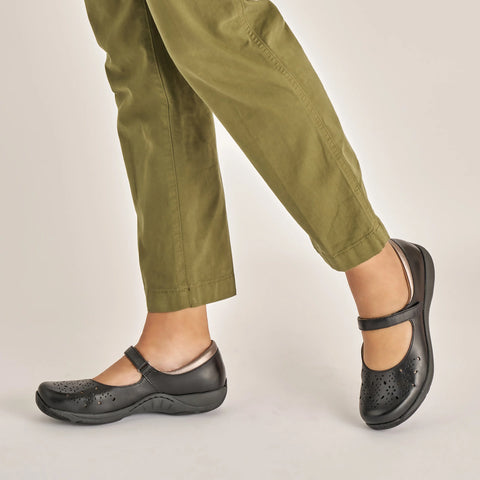 Stacy Wide Black Waxy Burnished